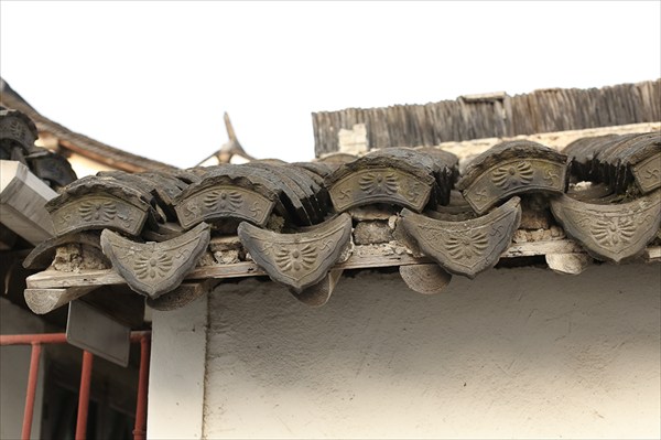 Нас поразила красота вековых крыш в городе Чжуцзяцзяо